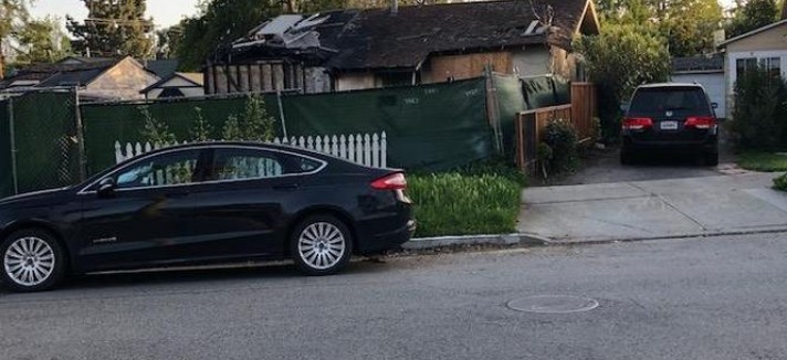 A rua onde a casa está localizada