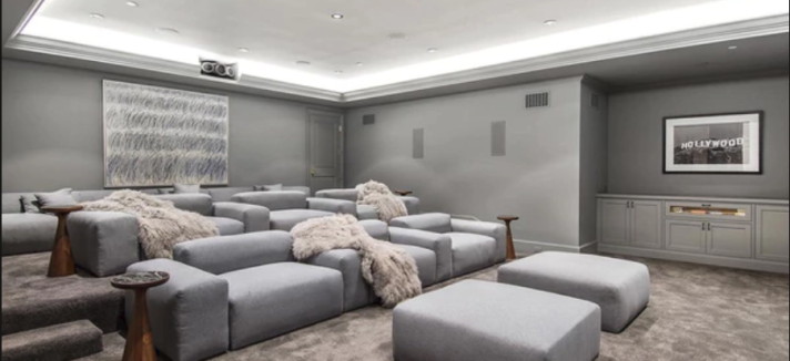 ... e sala de cinema