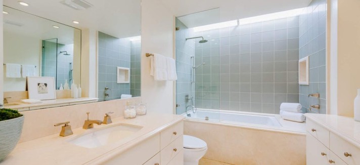 ... e aqui uma casa de banho