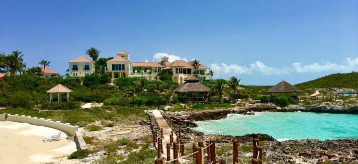 Prince criou um caminho roxo que conduz os convidados até à mansão