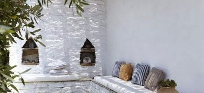 walls_sofa