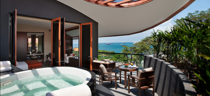 Jacuzzi com vista para o mar