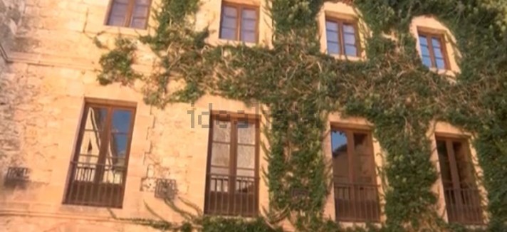 O castelo tem 20 quartos