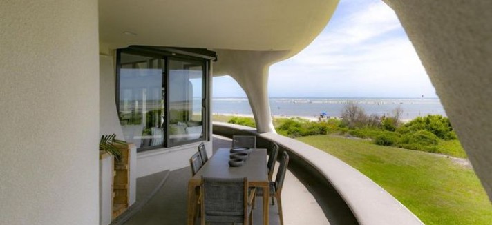 Com vista para a costa da ilha Sullivan