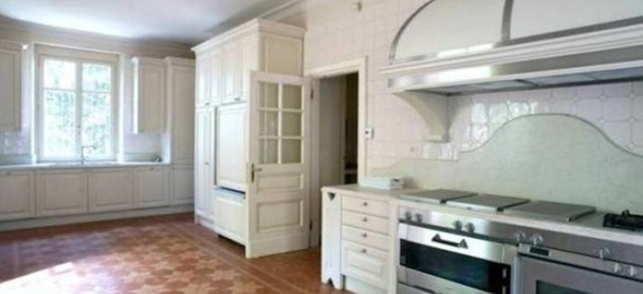 A mansão já pertenceu a outras estrelas do futebol...