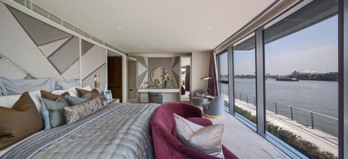 O apartamento tem três pisos e 560 m2