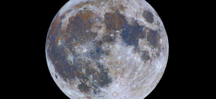 Lua cheia de cor