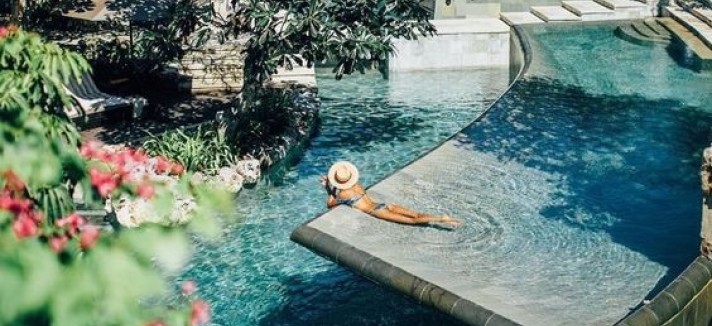 Um mergulho rodeado de natureza