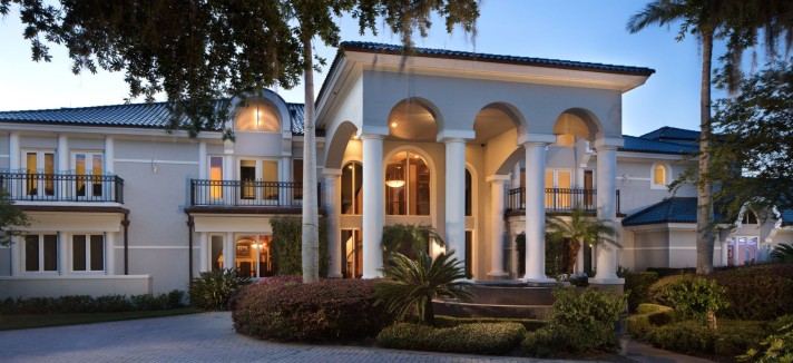 A fachada da casa principal