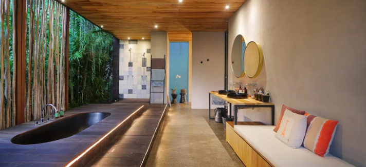 A casa parece mergulhada numa verdadeira selva
