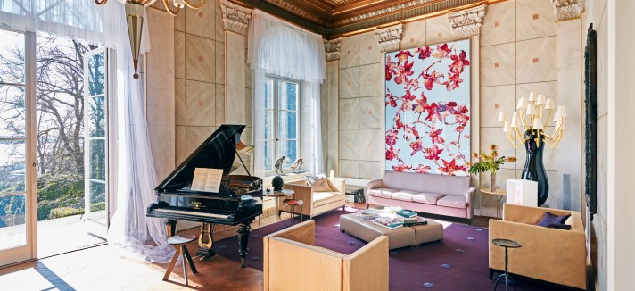 ... E outra sala com piano