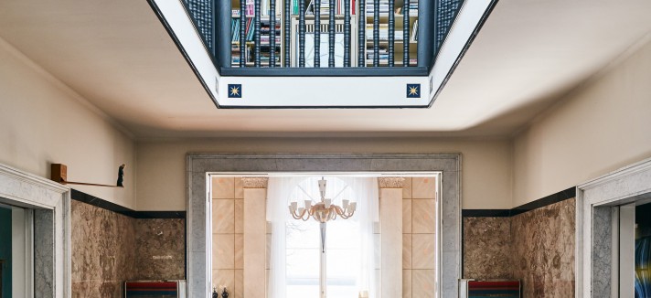 Átrio com clarabóia