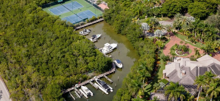 Inclui instalações desportivas