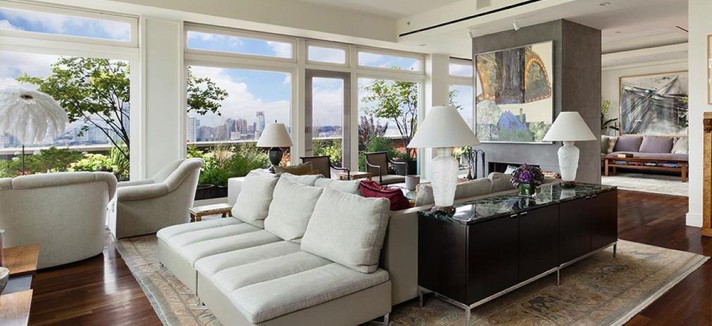 A casa é bastante ampla...