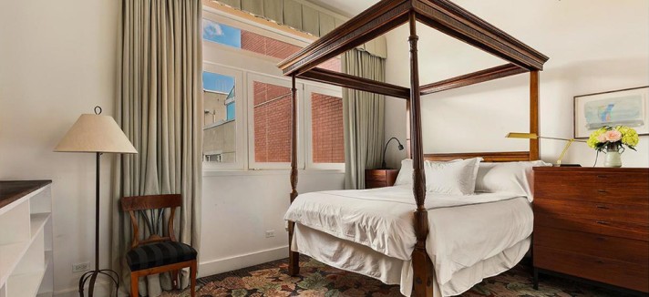 São quatro quartos no total