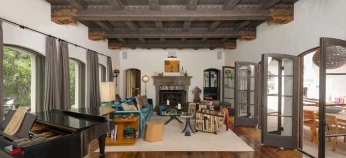 Salão (com lareira)