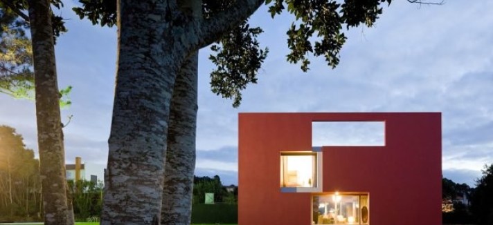 house-on-the-flight-of-birds-by-bernardo-rodrigues-in-portugal-17-630x420