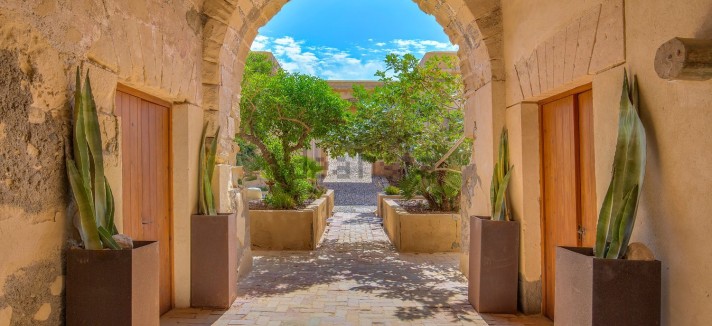 O castelo tem seis quartos e seis casas de banho 