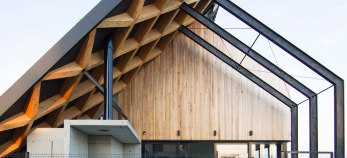 O telhado tem uma inclinação de 45 graus