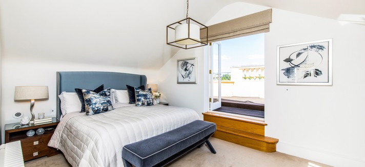 A casa tem tetos altos