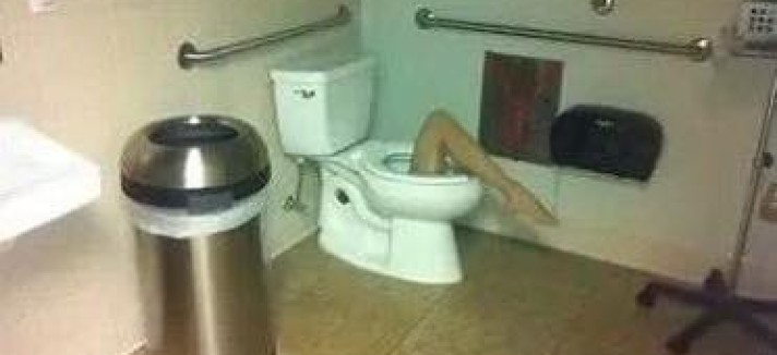 quien_sale_de_este_bano