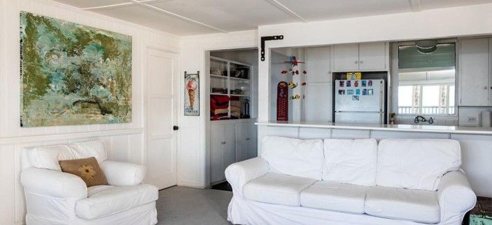 O desenho tem o branco como bandeira