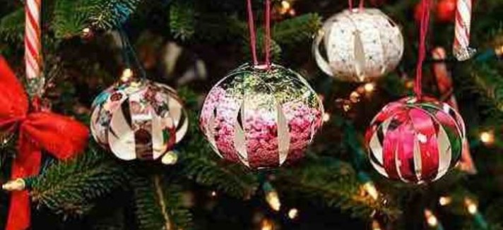 Fotografias transformadas em bolas de Natal