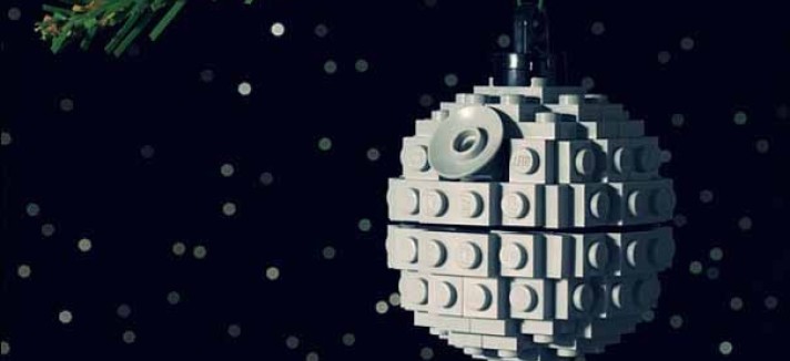 Bola de Natal com peças de Lego