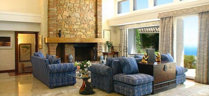 Sala moderna e acolhedora