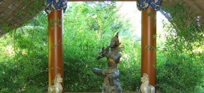 Há um templo na propriedade