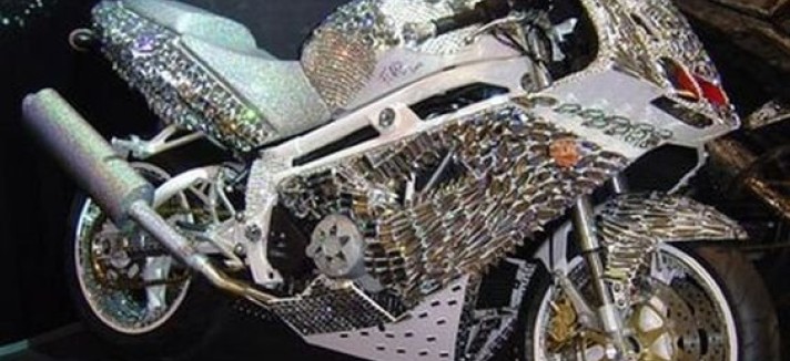 Ducati coberta com diamantes e cristais Swarovski 