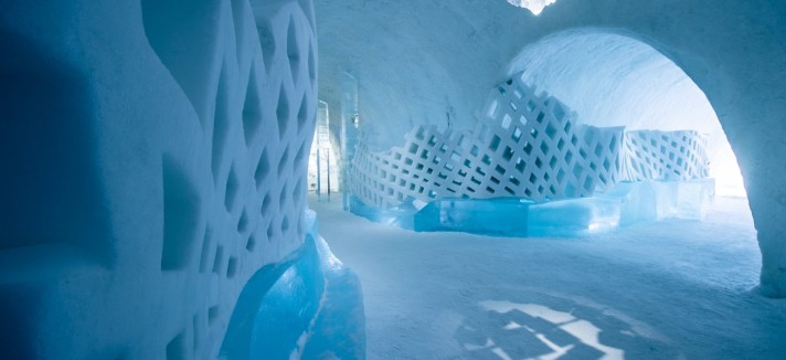 Os candelabros também são feitos de cristais de gelo