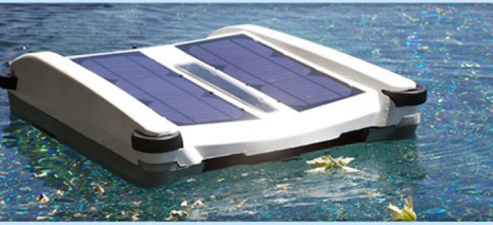 Limpa piscinas com painéis solares