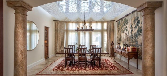 ... E aqui a sala de jantar