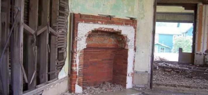 O interior está completamente destruído