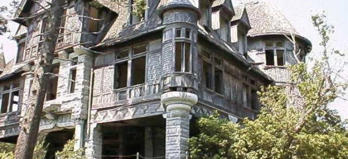 Reza a história que esta casa está assombrada