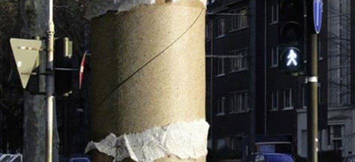 Um enorme rolo de papel higiénico