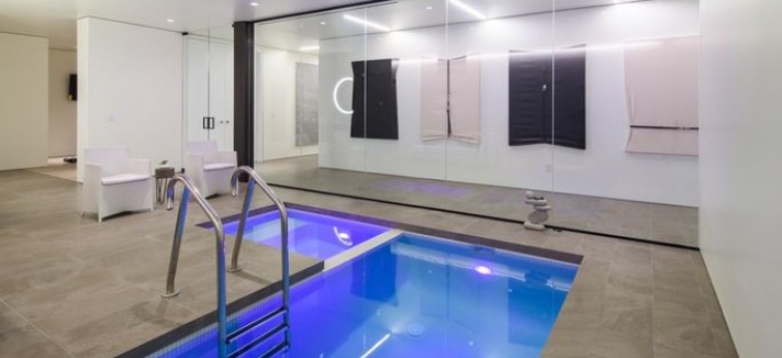 E aqui a piscina interior...