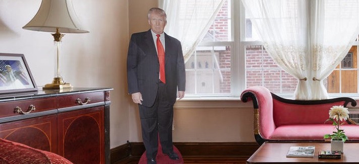 Donalf Trump está 'bem presente' na casa