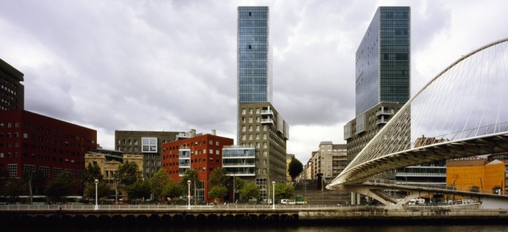 Vista panorâmica das Torres Isozaki