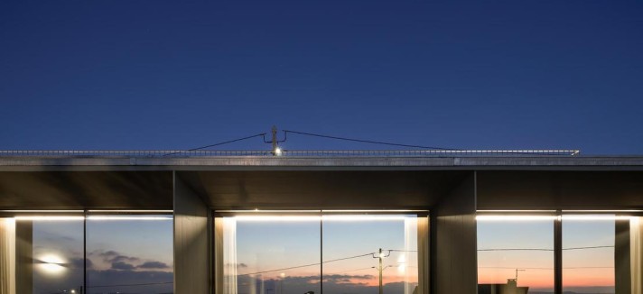 Os quartos iluminados, à noite