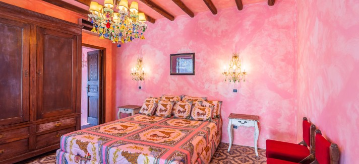 Neste caso os tons rosa saltam à vista