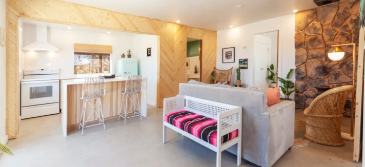 A cozinha integra-se na perfeição com a sala