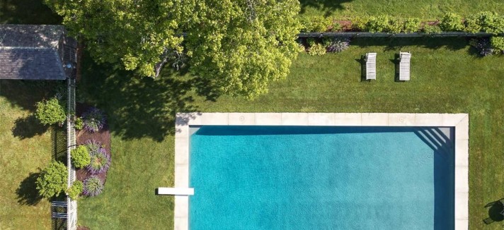 Vista aérea da piscina