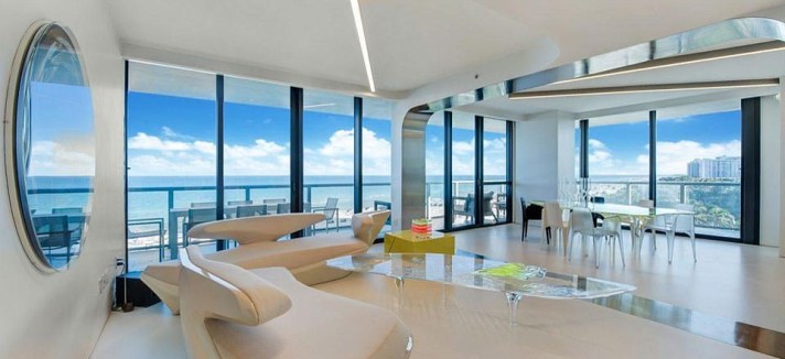 Móveis claros e muita luz natural