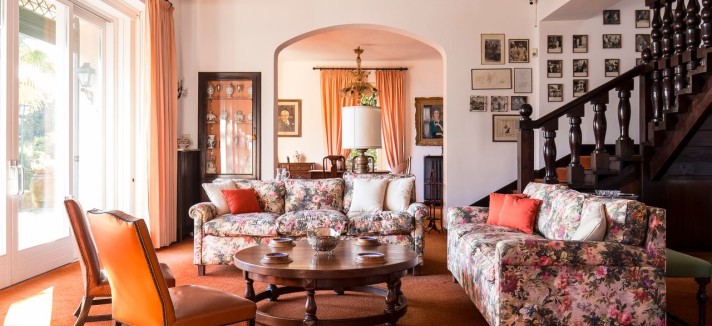 A acolhedora e espaçosa sala de estar