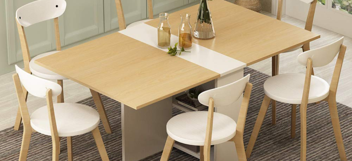 Uma mesa com rodas
