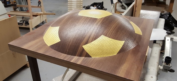 Uma mesa 'insuflada'