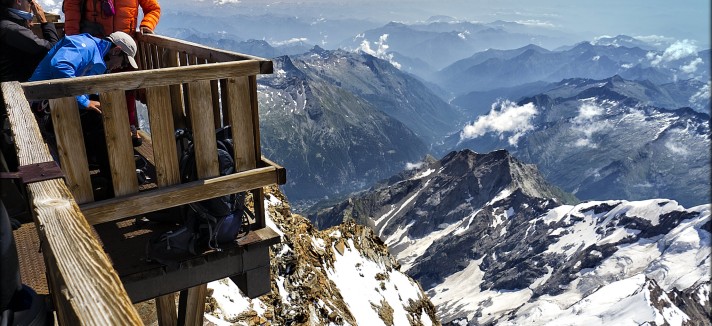 O preço por noite é de 100 euros em regime de meia pensão