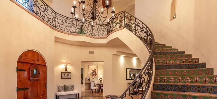 Com umas longas escadas